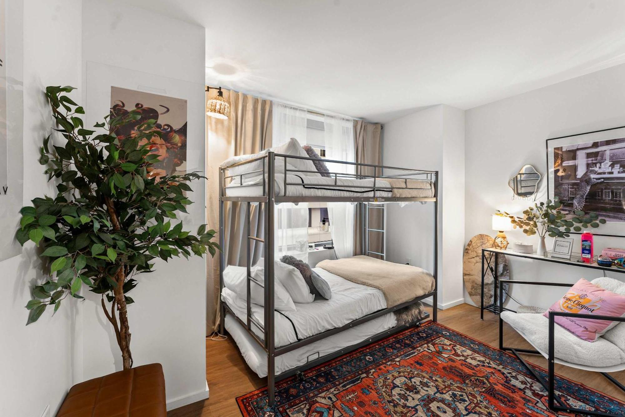 Apartment Luxe 2br Near Common With Pool Boston